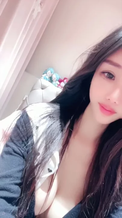 Screenshot 14 from Amateur Japanese Solo — Lingerie-Clad Big-Tits Performer in POV Bedroom Scene
