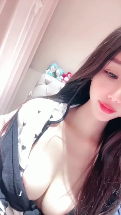 Screenshot 17 from Amateur Japanese Solo — Lingerie-Clad Big-Tits Performer in POV Bedroom Scene