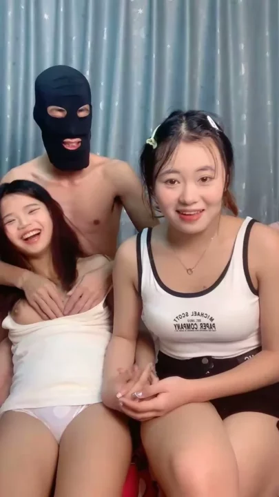 Screenshot 4 from Amateur Japanese Threesome — FC2-PPV Creampie & Blowjob Scene with Face-Shown Performers