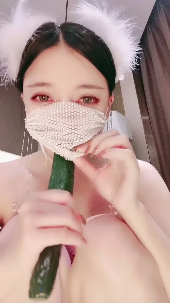 Play video: Masked Solo Play with Veggies — Qianqian’s Uncensored Japanese POV Session