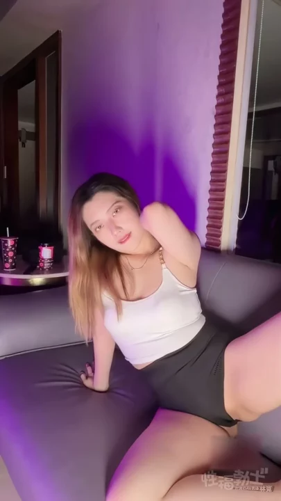 Xinyi’s Uncensored Lingerie Encounter — POV Blowjob & Creampie in Hotel Room のスクリーンショット 3