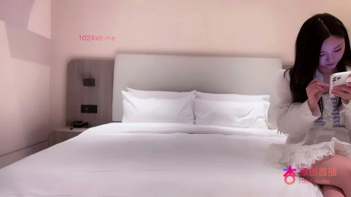 Yiyi’s Explicit FC2-Style POV — Lingerie to Nude Anal & Creampie Action のスクリーンショット 3