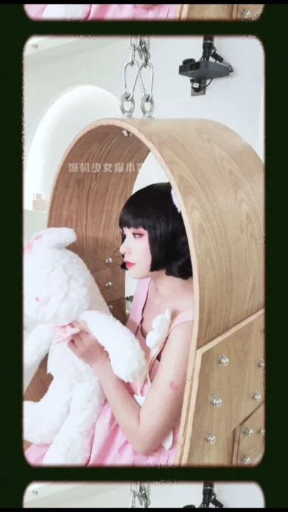 Petite Asian in Pink Lingerie — Intimate Japanese Solo Masturbation のスクリーンショット 2