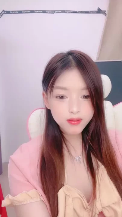 Screenshot 5 from Japanese Solo Masturbation — Petite Beauty Faces Camera in Pink Lingerie