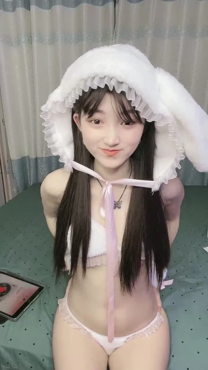 Play video: Niuniu Japanese POV — Petite Beauty in Lingerie and Black Stockings