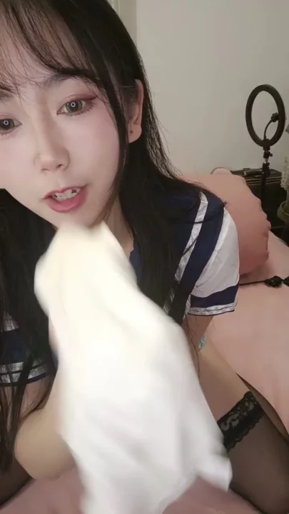 Screenshot 4 from Yaoyao’s Teasing Solo Stream — Sailor Top & Black Thigh-Highs in Amateur Show