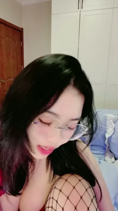 Screenshot 4 from Japanese Amateur Yueyue in Lingerie — Fishnet Stockings & Solo Masturbation
