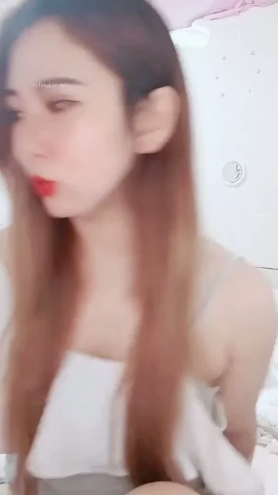 Sensual Asian Solo Play — Lingerie POV with Full Face Shown のスクリーンショット 2