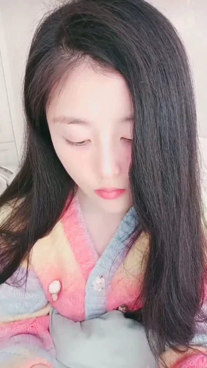 Self-Filmed Japanese Solo Play — Petite Lingerie Tease with Natural Light のスクリーンショット 20