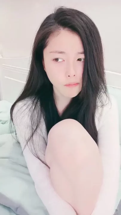 Self-Filmed Japanese Solo Play — Petite Lingerie Tease with Natural Light のスクリーンショット 6