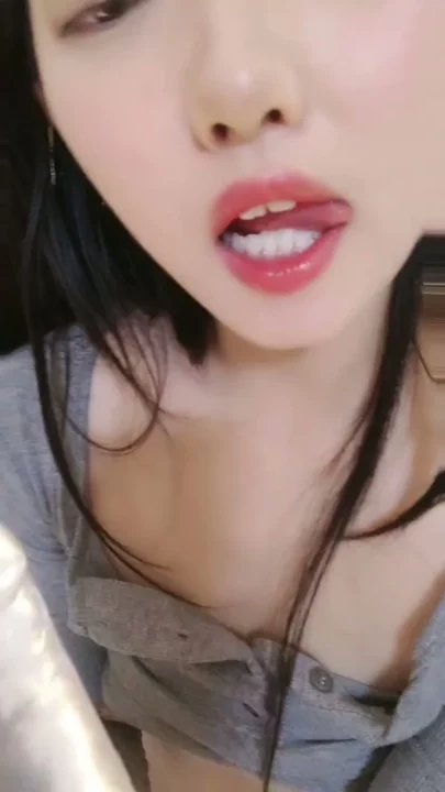 Young Japanese Amateur Solo & Partner Play — Shaved Petite with Full Face Reveal のスクリーンショット 8