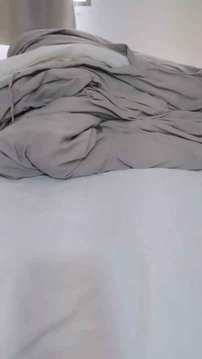 Young Japanese Amateur Solo & Partner Play — Shaved Petite with Full Face Reveal のスクリーンショット 10