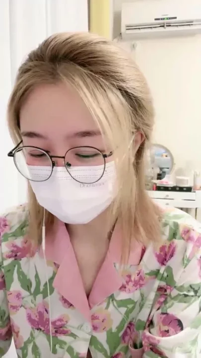 Screenshot 4 from European Solo Performer in Floral Pajamas — Glasses and Mask Aesthetic