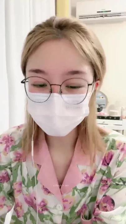 Screenshot 5 from European Solo Performer in Floral Pajamas — Glasses and Mask Aesthetic