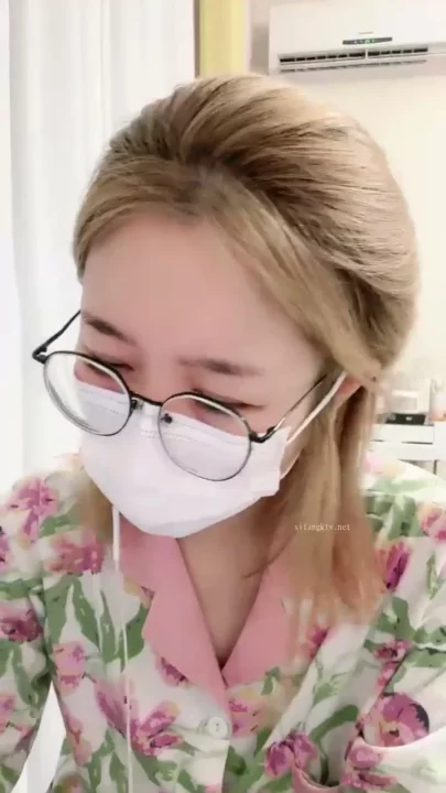 Screenshot 7 from European Solo Performer in Floral Pajamas — Glasses and Mask Aesthetic
