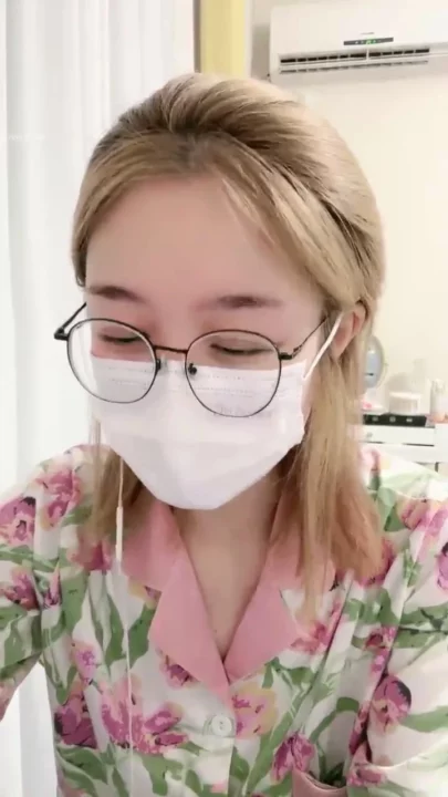 Screenshot 8 from European Solo Performer in Floral Pajamas — Glasses and Mask Aesthetic