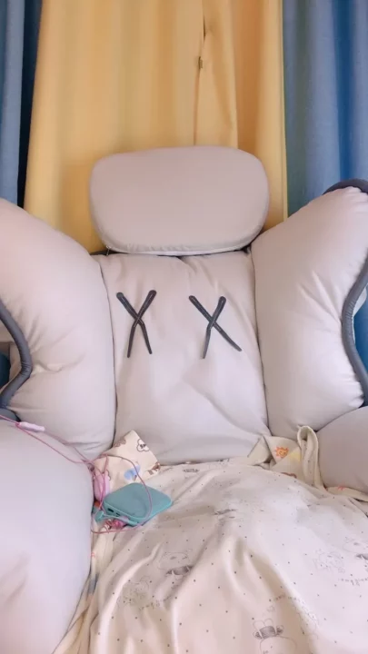 Glasses-Wearing Onee-San in Lingerie — Solo Play Turns Hardcore Creampie のスクリーンショット 5
