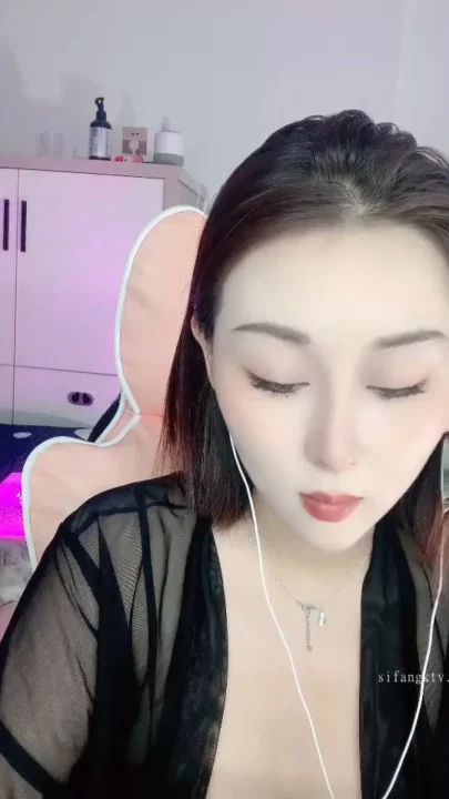 Screenshot 2 from Lingerie-Clad Anan Reveals All in Intimate Asian Amateur Livestream