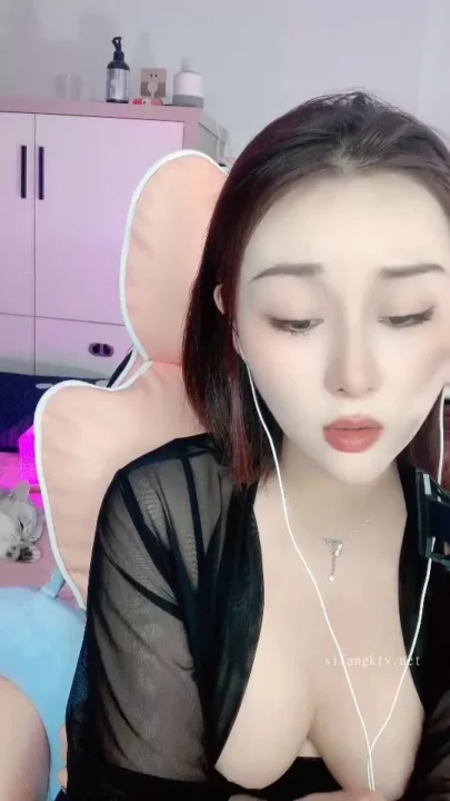 Screenshot 3 from Lingerie-Clad Anan Reveals All in Intimate Asian Amateur Livestream