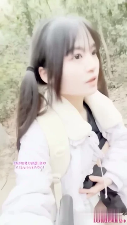 Jingjing’s Outdoor Adventure — Petite Asian Model Plays with Toys in Park Livestream のスクリーンショット 12