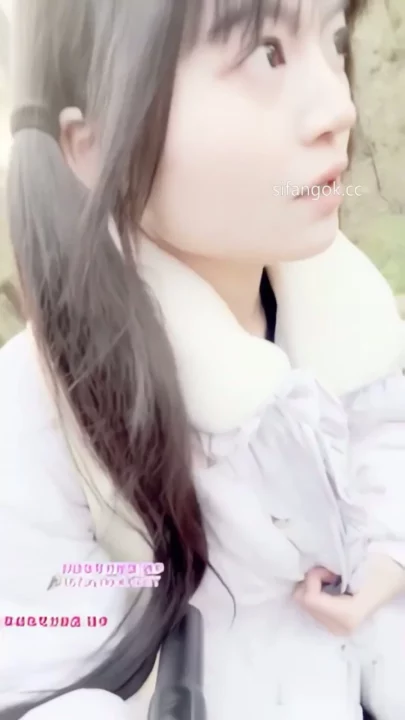 Jingjing’s Outdoor Adventure — Petite Asian Model Plays with Toys in Park Livestream のスクリーンショット 13