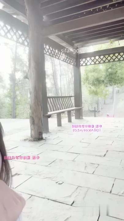 Jingjing’s Outdoor Adventure — Petite Asian Model Plays with Toys in Park Livestream のスクリーンショット 3