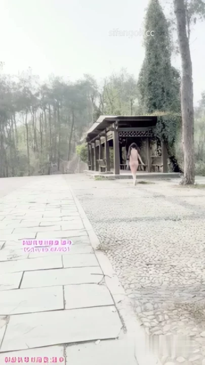 Jingjing’s Outdoor Adventure — Petite Asian Model Plays with Toys in Park Livestream のスクリーンショット 5