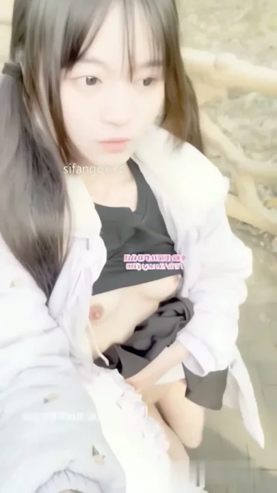 Jingjing’s Outdoor Adventure — Petite Asian Model Plays with Toys in Park Livestream のスクリーンショット 9