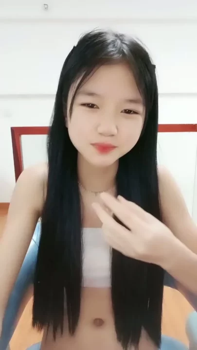 Screenshot 4 from FC2-PPV Livestream: Petite Asian Selfie Debut with Face Shown — Natural Small Tits