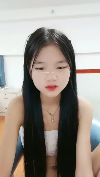 Screenshot 9 from FC2-PPV Livestream: Petite Asian Selfie Debut with Face Shown — Natural Small Tits