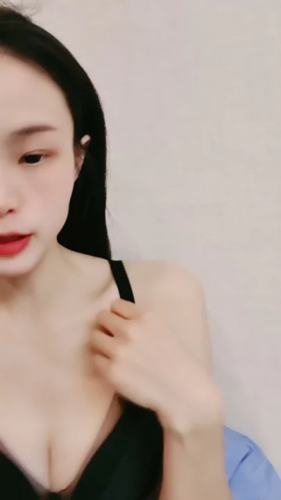 フェイフェイの親密なソロセッション — 目隠しシャワーおもちゃプレイの生POV のスクリーンショット 4