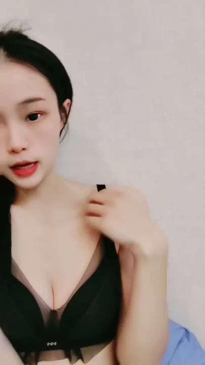 フェイフェイの親密なソロセッション — 目隠しシャワーおもちゃプレイの生POV のスクリーンショット 5