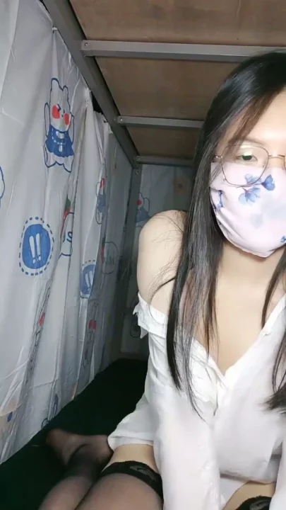 Leaked Asian Amateur Solo Session — Stockings & Dildo Play in Dorm Room POV のスクリーンショット 11