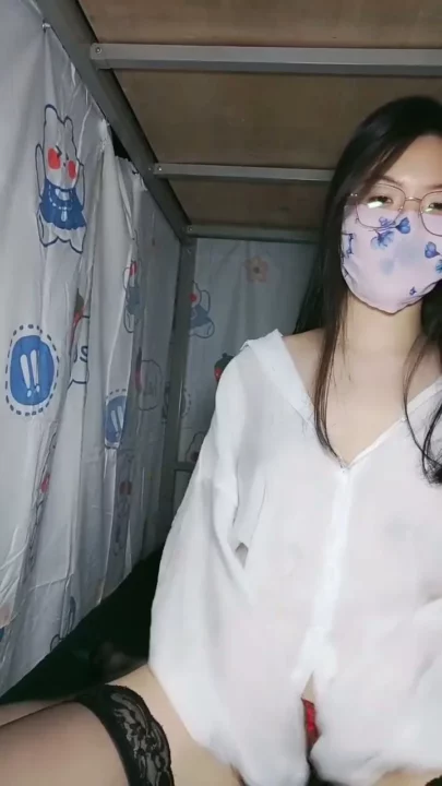 Leaked Asian Amateur Solo Session — Stockings & Dildo Play in Dorm Room POV のスクリーンショット 13