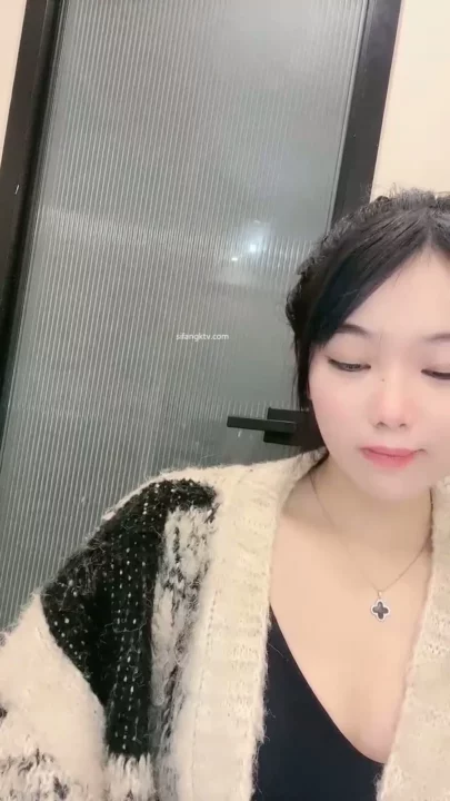 Screenshot 17 from Mengmeng’s Raw Bedroom Session — East Asian POV Tease with Hidden Hands