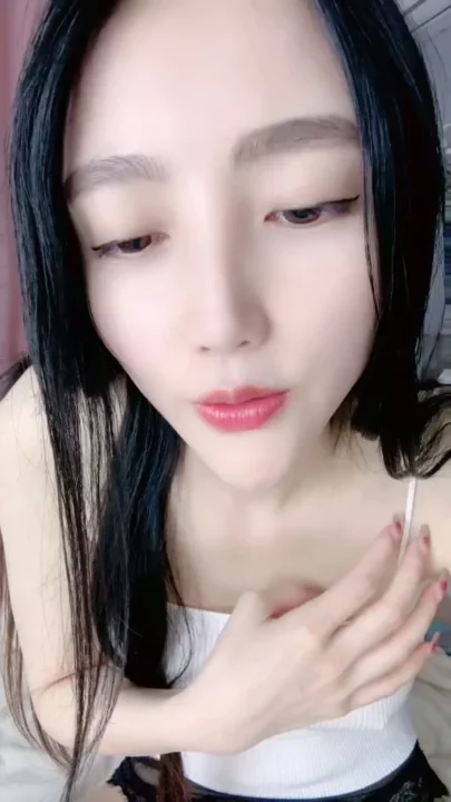 Petite Asian Solo Masturbation — Lingerie Tease with Full Face Reveal のスクリーンショット 2