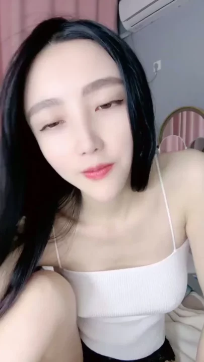 Petite Asian Solo Masturbation — Lingerie Tease with Full Face Reveal のスクリーンショット 1
