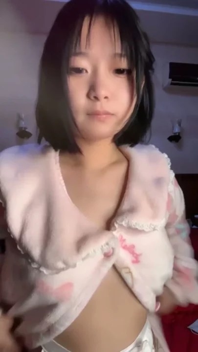Petite Asian Solo Session — Lingerie Tease & Slow Reveal のスクリーンショット 12
