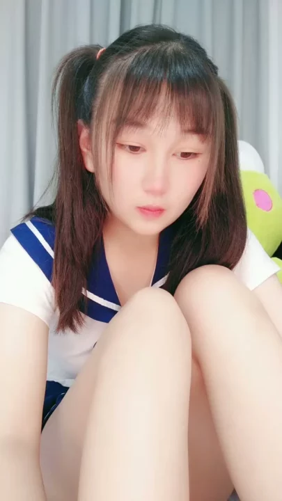 Screenshot 3 from Petite Asian Schoolgirl in Uniform Teases with Glass Toy — Amateur Solo Session [Abczp.Xyz]