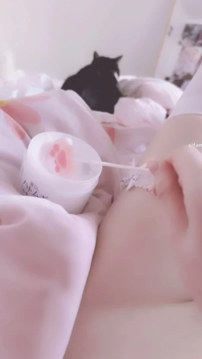 Screenshot 8 from Solo Asian Amateur Plays with Dildo — Shaved Pussy Under Watchful Cat