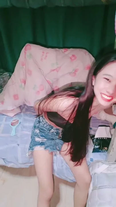 Uncensored Asian Threesome POV — Dorm Room Creampie with Visible Faces のスクリーンショット 10