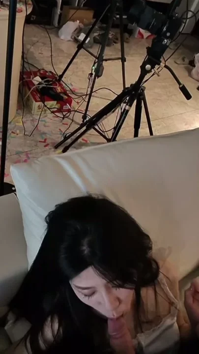 Screenshot 16 from Shanshan’s Sultry Livestream Debut — Asian Beauty Rocks Black Halter