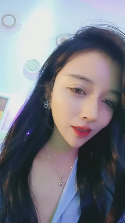 透けたトップの小柄なアジアの美しさ — 顔出しライブストリームセッション のスクリーンショット 15