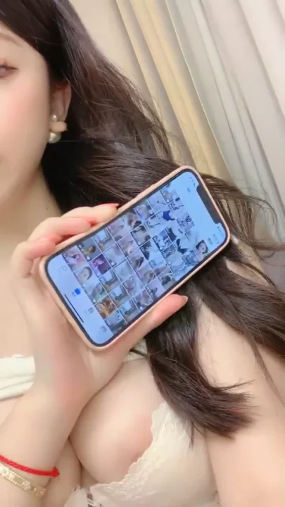 Screenshot 3 from Japanese Curvy Star Bobo Teases in Lingerie — Solo Livestream with Dildo Action