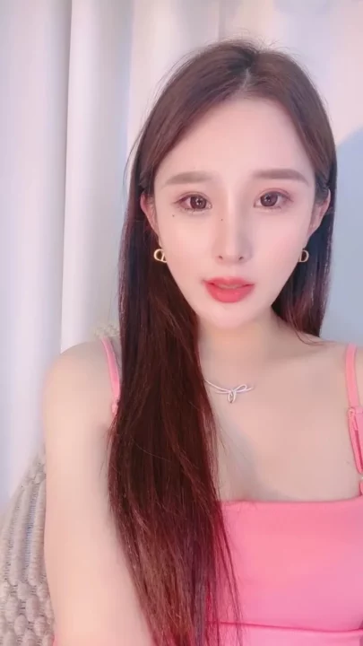Petite Japanese Model Teases in Lace & Satin — Intimate Solo Session のスクリーンショット 5