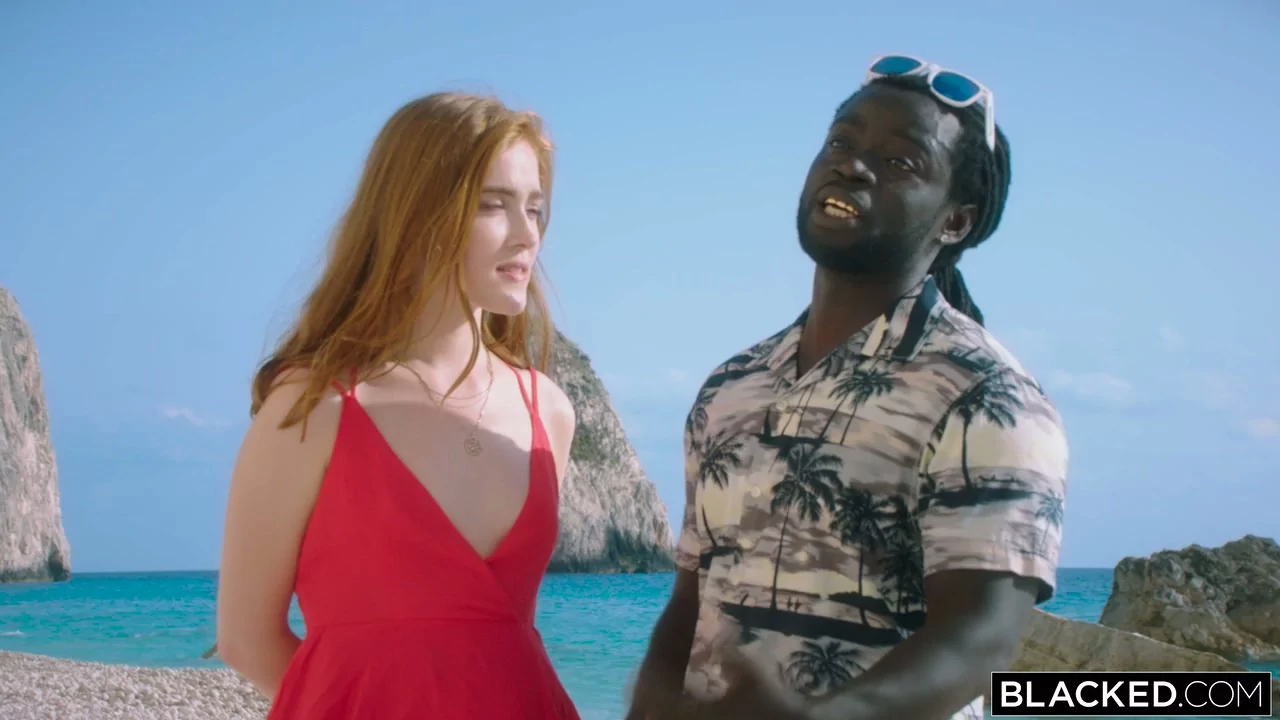 動画を再生:Brunette European Model Takes Black Partner on Sandy Beach — Intense Anal and Oral Action