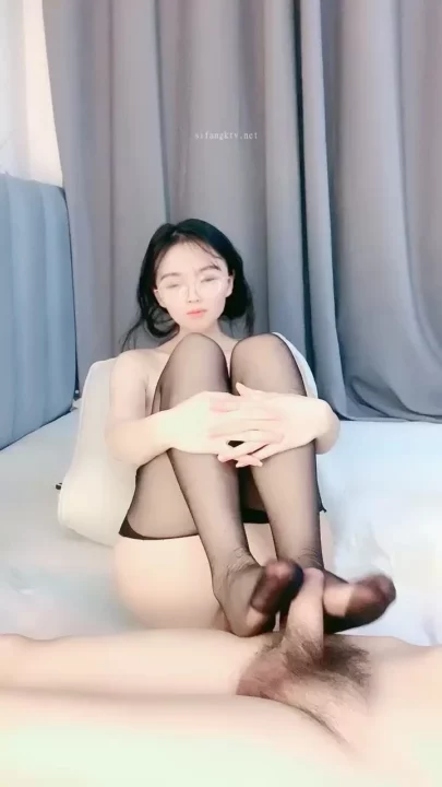 Screenshot 7 from Glasses-Wearing Amateur in Black Stockings Delivers Intense FC2 Creampie Session