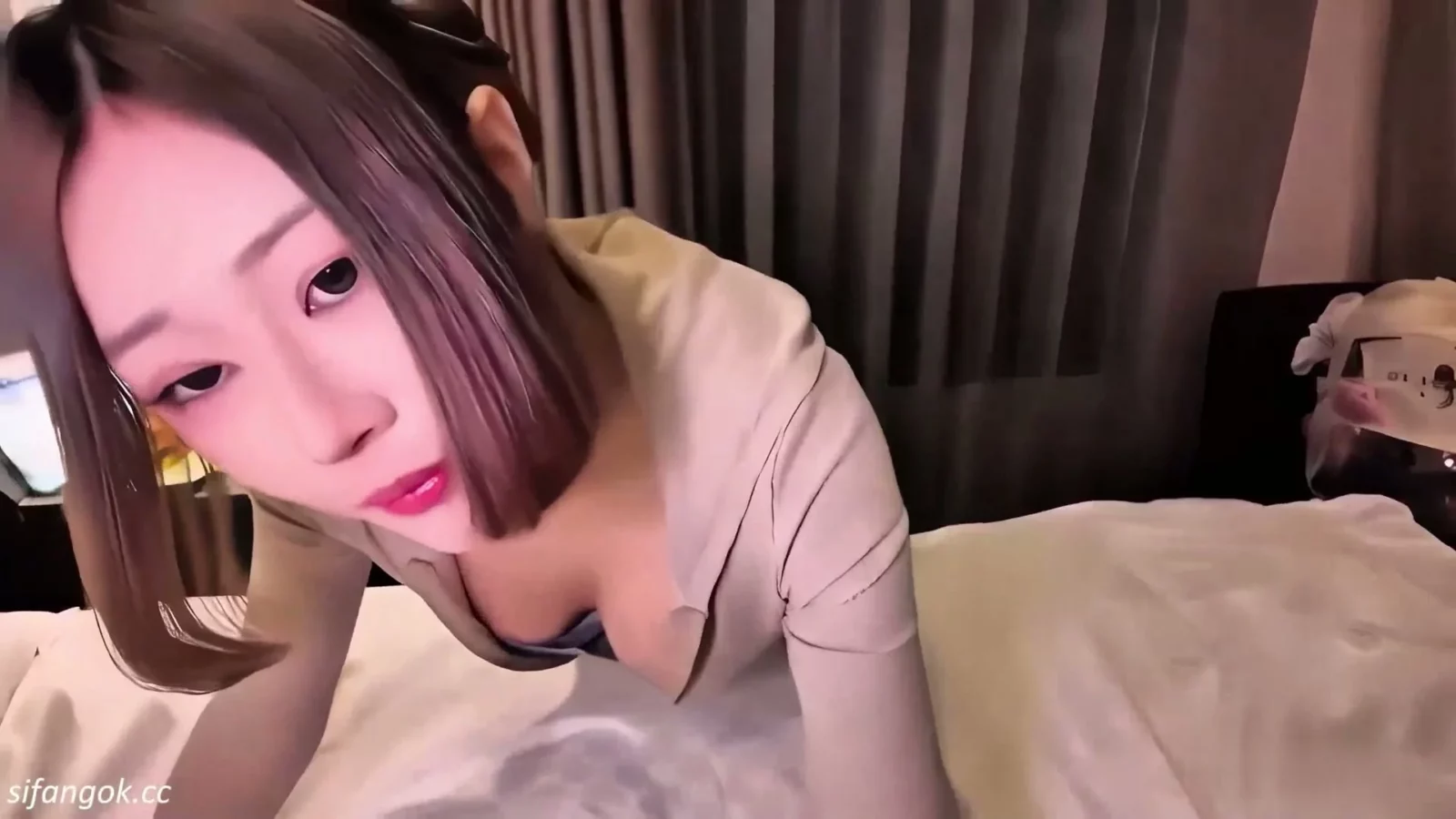 動画を再生:ランジェリー姿のナナがインターレースのBJとクリームパイを伴う親密なFC2 POVをお届けします。
