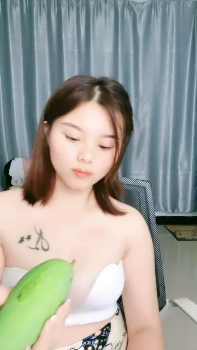 Screenshot 5 from Tingting’s Sensual FC2 Session — White Lingerie & Toy Play for Amateur Fans