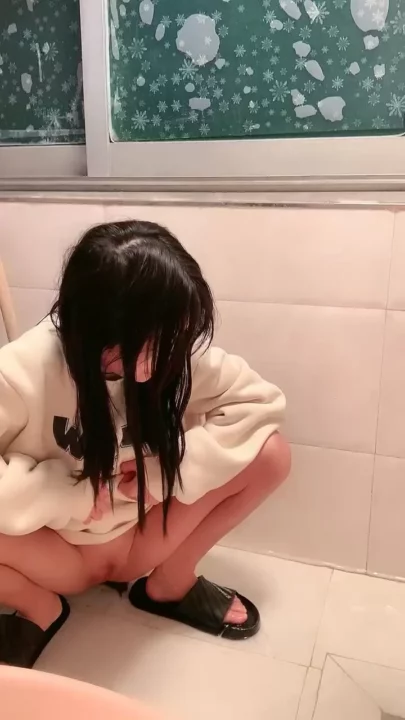 Screenshot 7 from Yaoyao’s Intimate FC2-PPV Session — Petite Asian Takes Rough POV Creampie in Bed